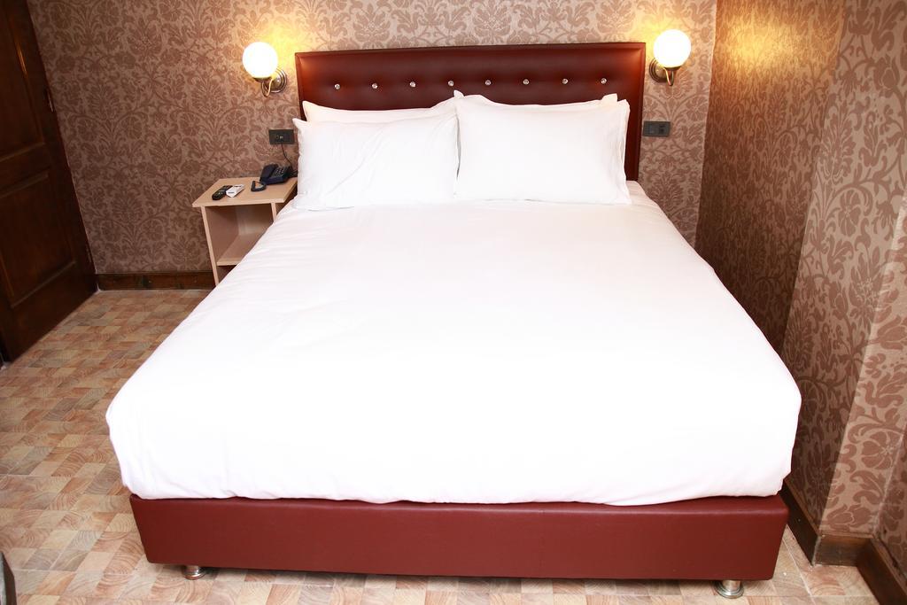 בנגקוק Harrys Suite Hotel מראה חיצוני תמונה