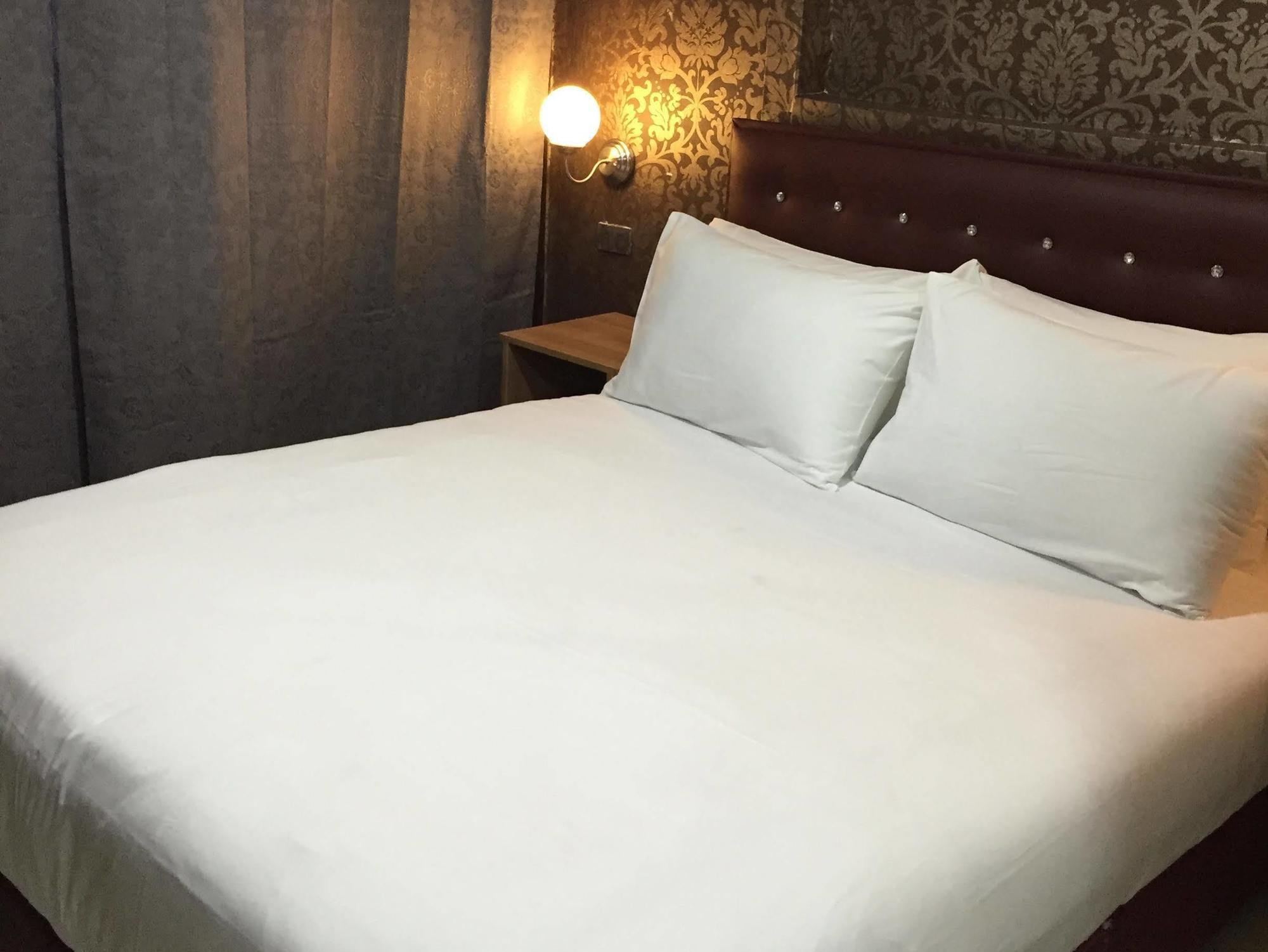 בנגקוק Harrys Suite Hotel מראה חיצוני תמונה
