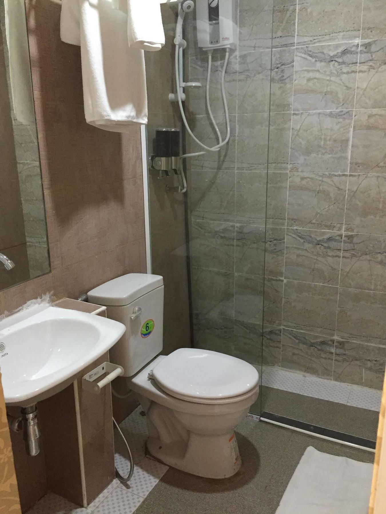 בנגקוק Harrys Suite Hotel מראה חיצוני תמונה