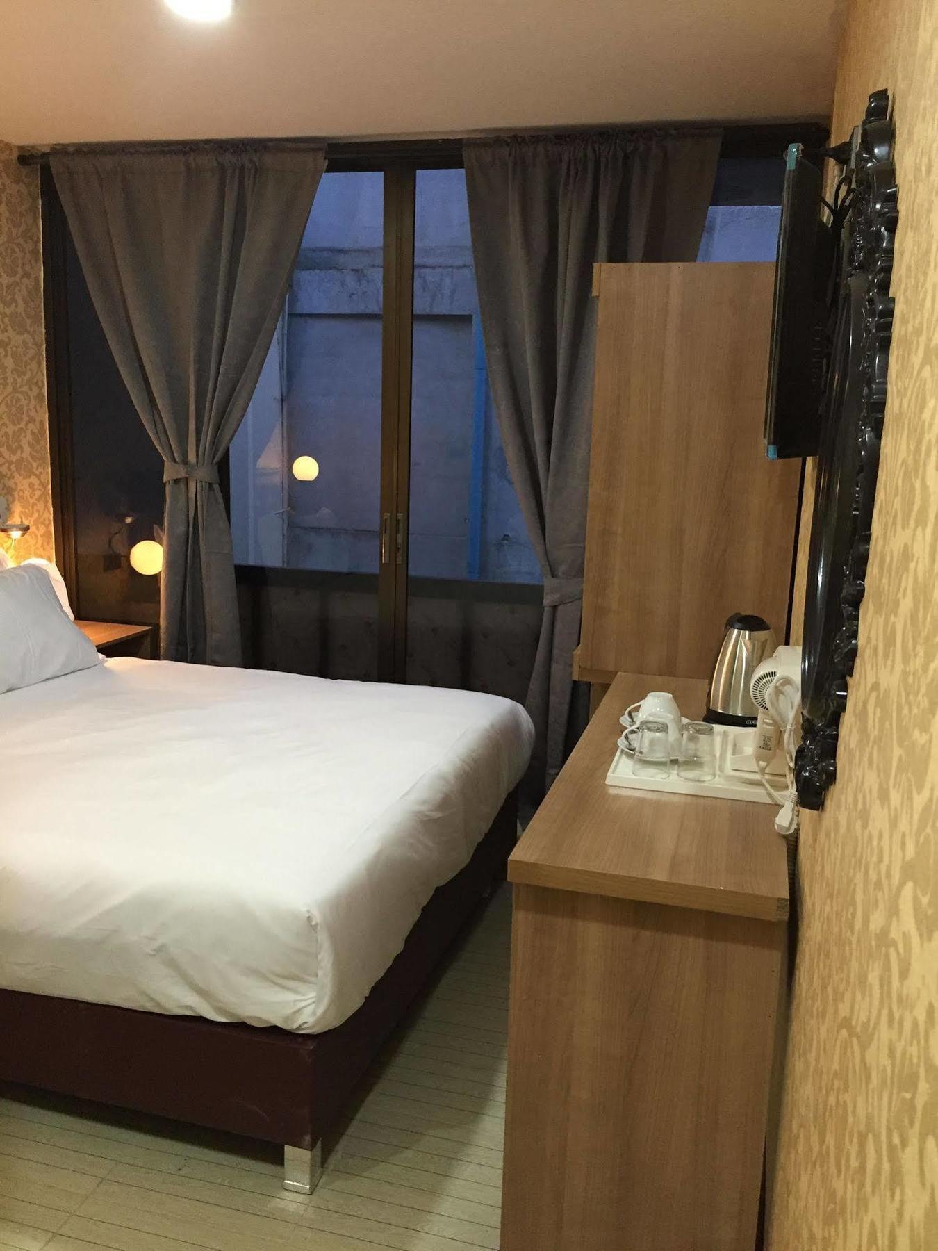 בנגקוק Harrys Suite Hotel מראה חיצוני תמונה