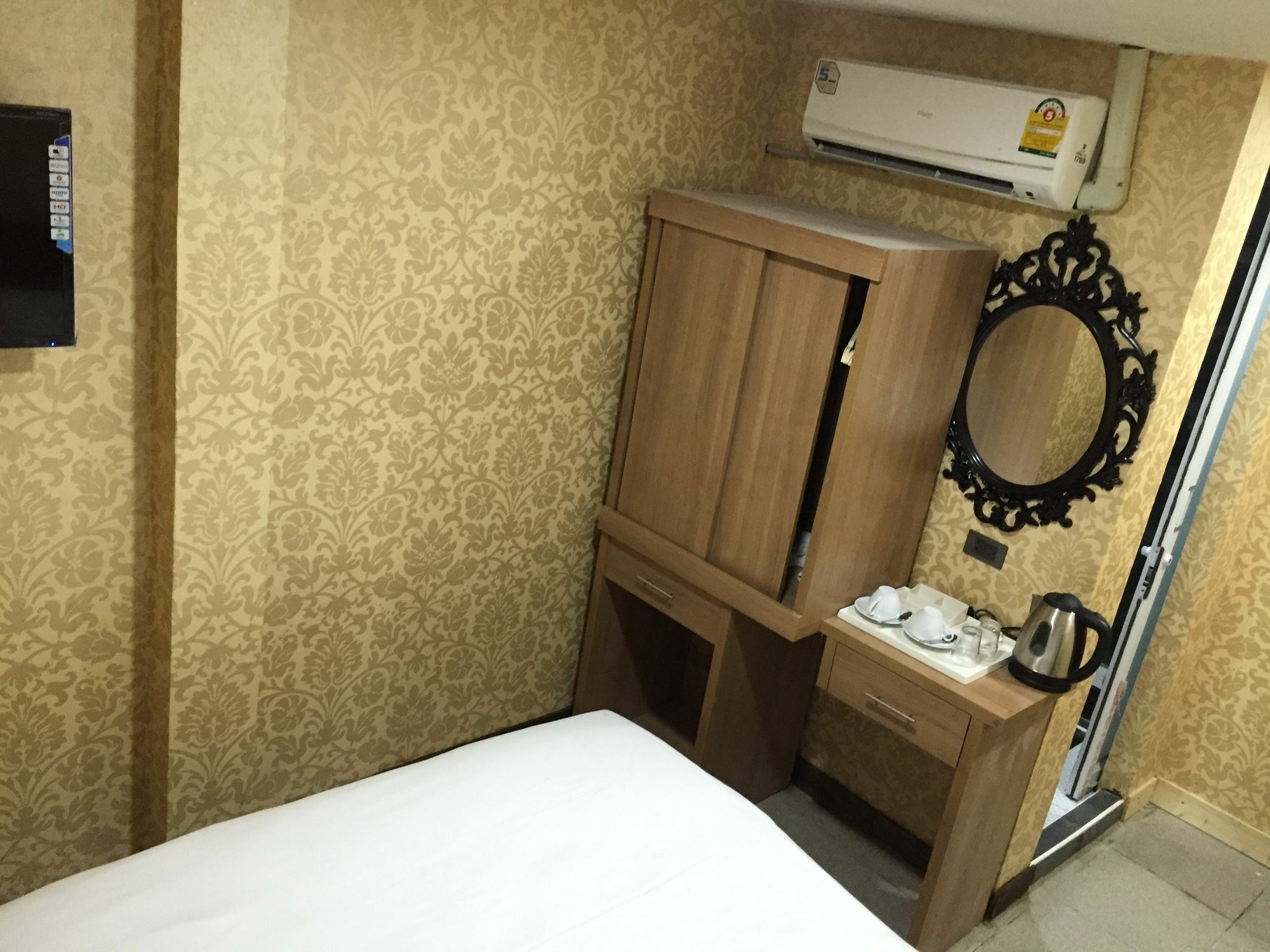 בנגקוק Harrys Suite Hotel מראה חיצוני תמונה