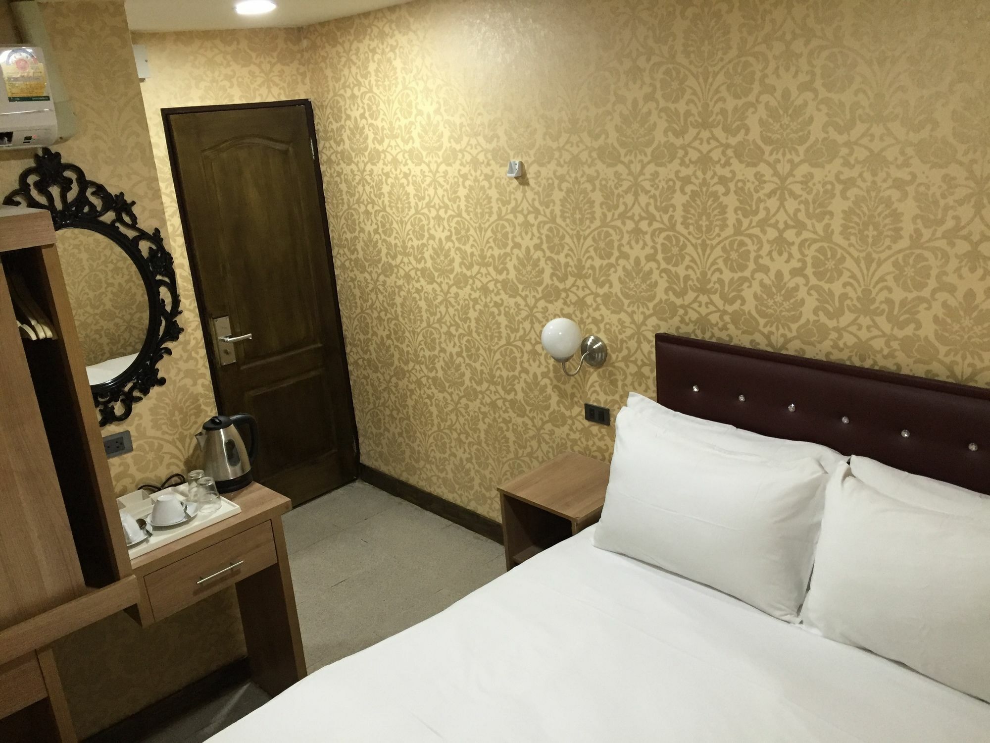 בנגקוק Harrys Suite Hotel מראה חיצוני תמונה
