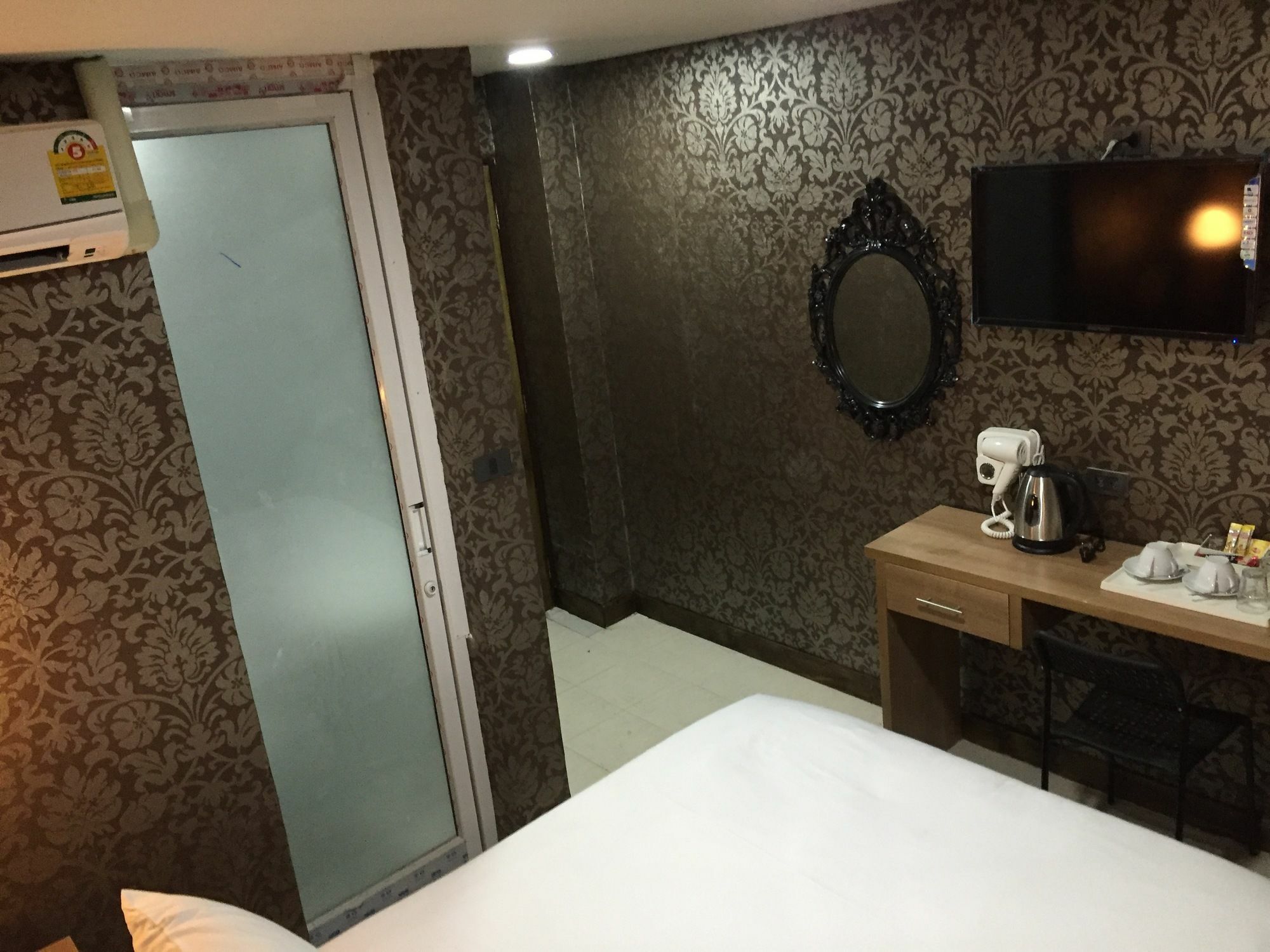 בנגקוק Harrys Suite Hotel מראה חיצוני תמונה