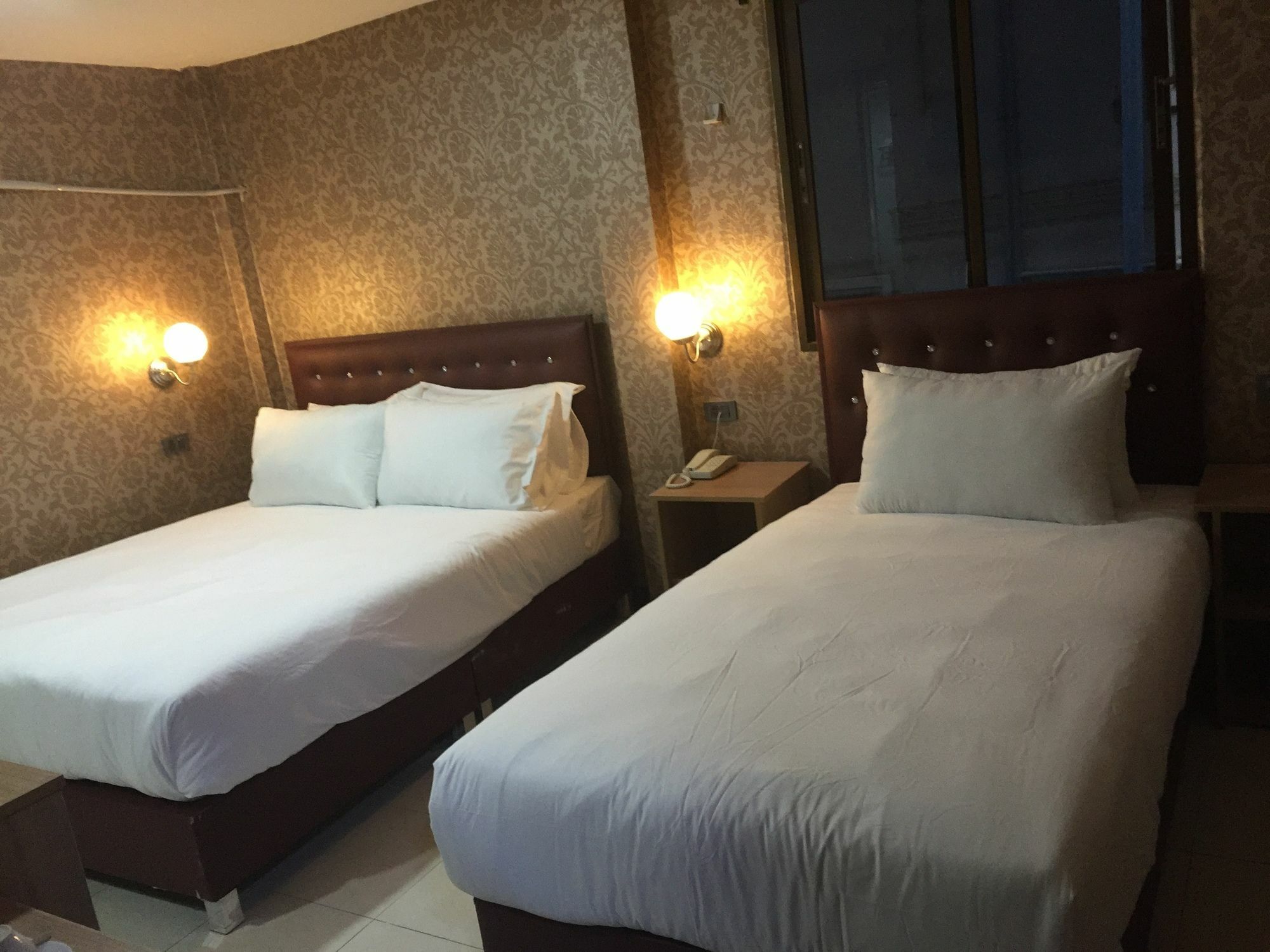 בנגקוק Harrys Suite Hotel מראה חיצוני תמונה