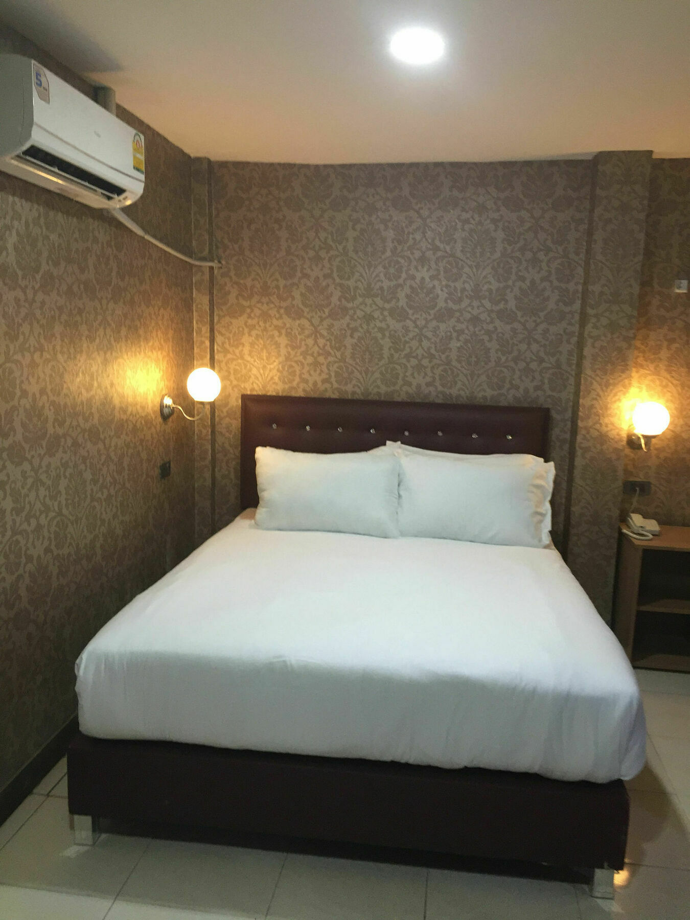 בנגקוק Harrys Suite Hotel מראה חיצוני תמונה