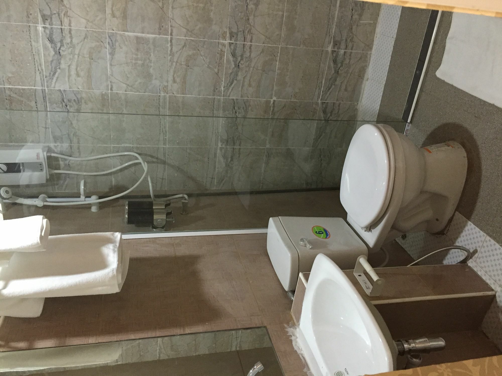 בנגקוק Harrys Suite Hotel מראה חיצוני תמונה